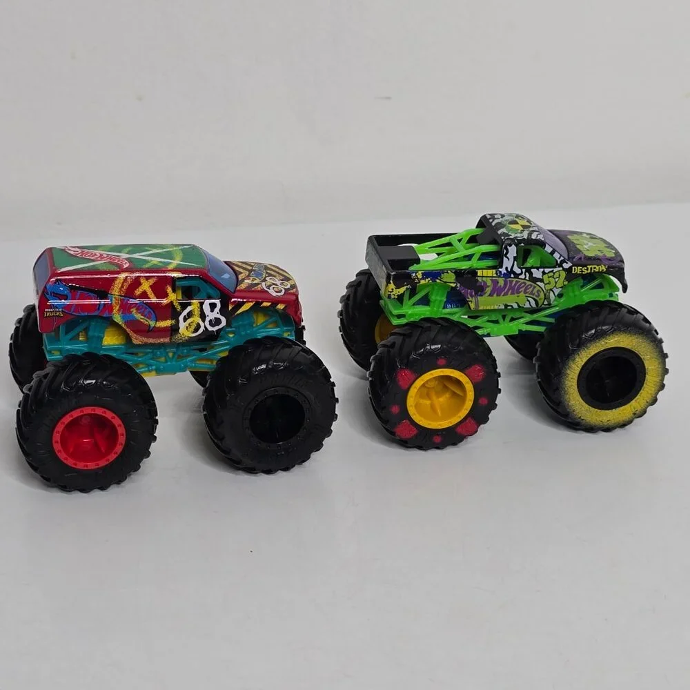 2 Hot Wheels Demo Derby 52 68 Monster Jam Trucks Lot 1:64 Diecast Graffiti